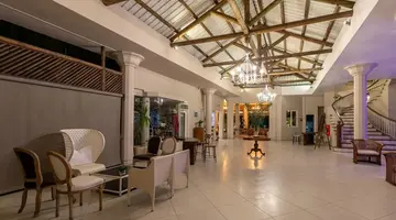 Le Peninsula Bay Beach Resort & Spa
