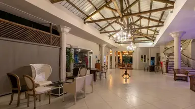Le Peninsula Bay Beach Resort & Spa