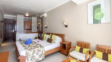 Le Peninsula Bay Beach Resort & Spa