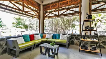 Le Peninsula Bay Beach Resort & Spa