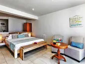 Le Peninsula Bay Beach Resort & Spa