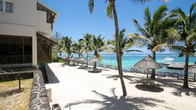 Le Peninsula Bay Beach Resort & Spa