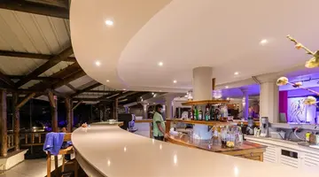 Le Peninsula Bay Beach Resort & Spa