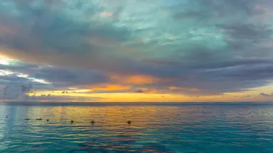 LE PENINSULA BAY