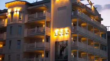 Le Rose Suite Hotel