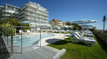 LE SOLEIL HOTEL