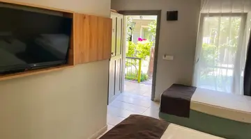 Leda Beach Hotel