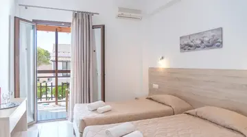 Lefkimi Hotel