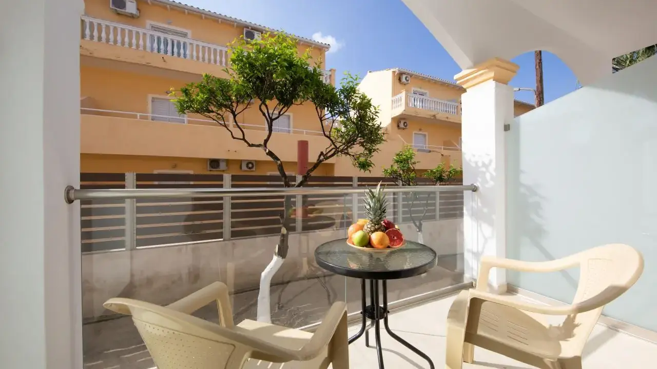 Lefkimi Hotel