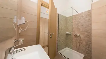 Lefkimi Hotel