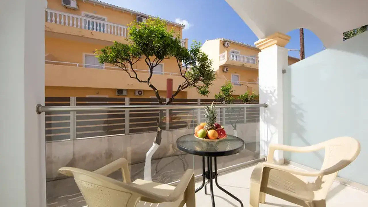 Lefkimi Hotel