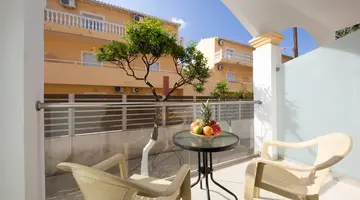 Lefkimi Hotel
