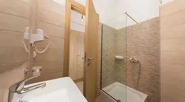 Lefkimi Hotel