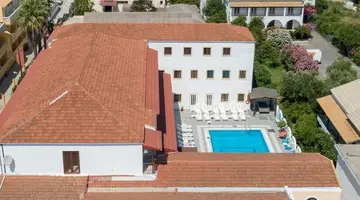 Lefkimi Hotel
