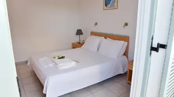 Lefkothea Hotel (Ex Villa Kamari Star)