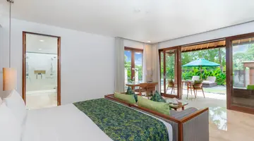 Legian Beach Hotel