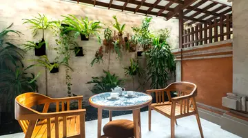 Legian Beach Hotel