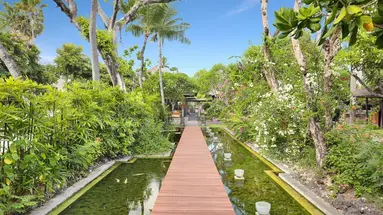 Legian Beach Hotel