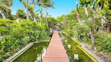 Legian Beach Hotel