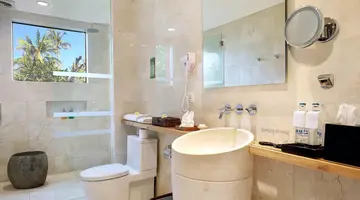 Legian Beach Hotel