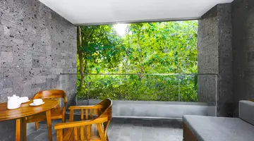Legian Beach Hotel