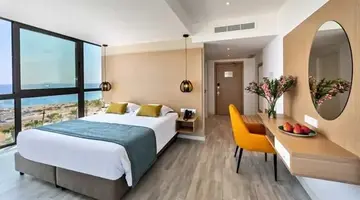 Leonardo Crystal Cove Hotel