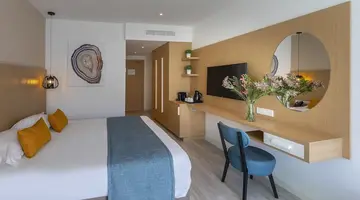 Leonardo Crystal Cove & Spa by the sea -