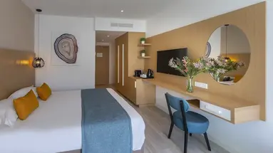 Leonardo Crystal Cove & Spa by the sea -