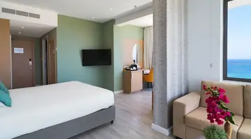 Leonardo Crystal Cove & Spa by the sea -