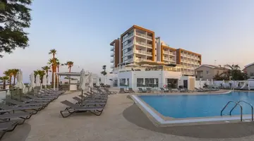 Leonardo Crystal Cove & Spa by the sea -