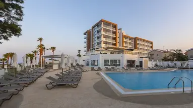 Leonardo Crystal Cove & Spa by the sea -