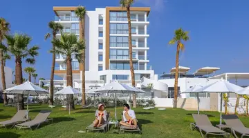 Leonardo Crystal Cove & Spa by the sea -