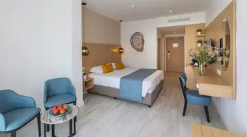 Leonardo Crystal Cove & Spa by the sea -