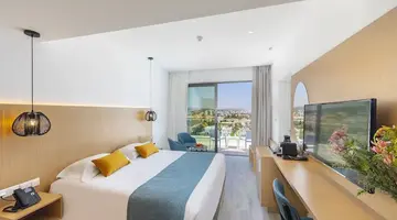 Leonardo Crystal Cove & Spa by the sea -