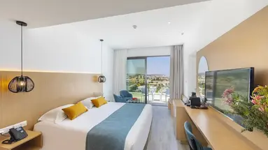 Leonardo Crystal Cove & Spa by the sea -