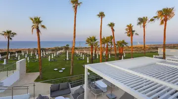 Leonardo Crystal Cove & Spa by the sea -