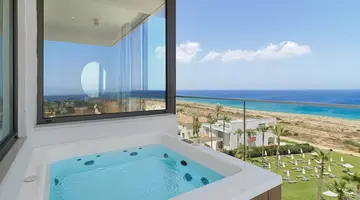 Leonardo Crystal Cove & Spa by the sea -