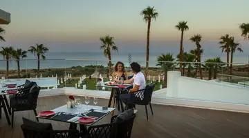 Leonardo Crystal Cove & Spa by the sea -