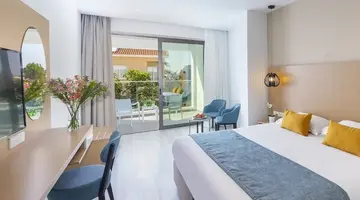Leonardo Crystal Cove & Spa by the sea -