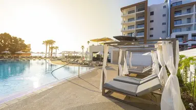 Leonardo Crystal Cove & Spa by the sea -