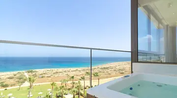 Leonardo Crystal Cove & Spa by the sea -