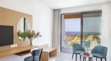 Leonardo Crystal Cove & Spa by the sea -