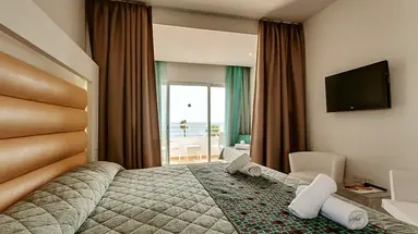 Leonardo Cypria Bay