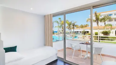 Leonardo Cypria Bay