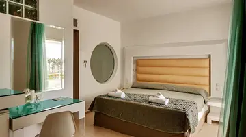 Leonardo Cypria Bay