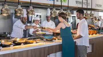 Leonardo Plaza Cypria Maris Beach Hotel & Spa