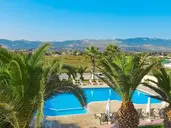 Leonidas Hotel And Studios