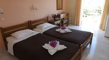Leonidas Hotel and Studios