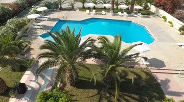 Leonidas Hotel And Studios