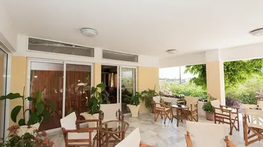 Leonidas Hotel And Studios